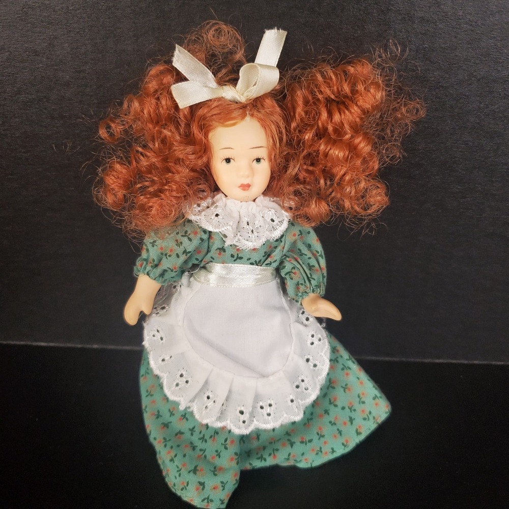 Vtg Leonardo Collection 1:12th Scale Red Head, Floral Dress,Pinafore Victorian‎